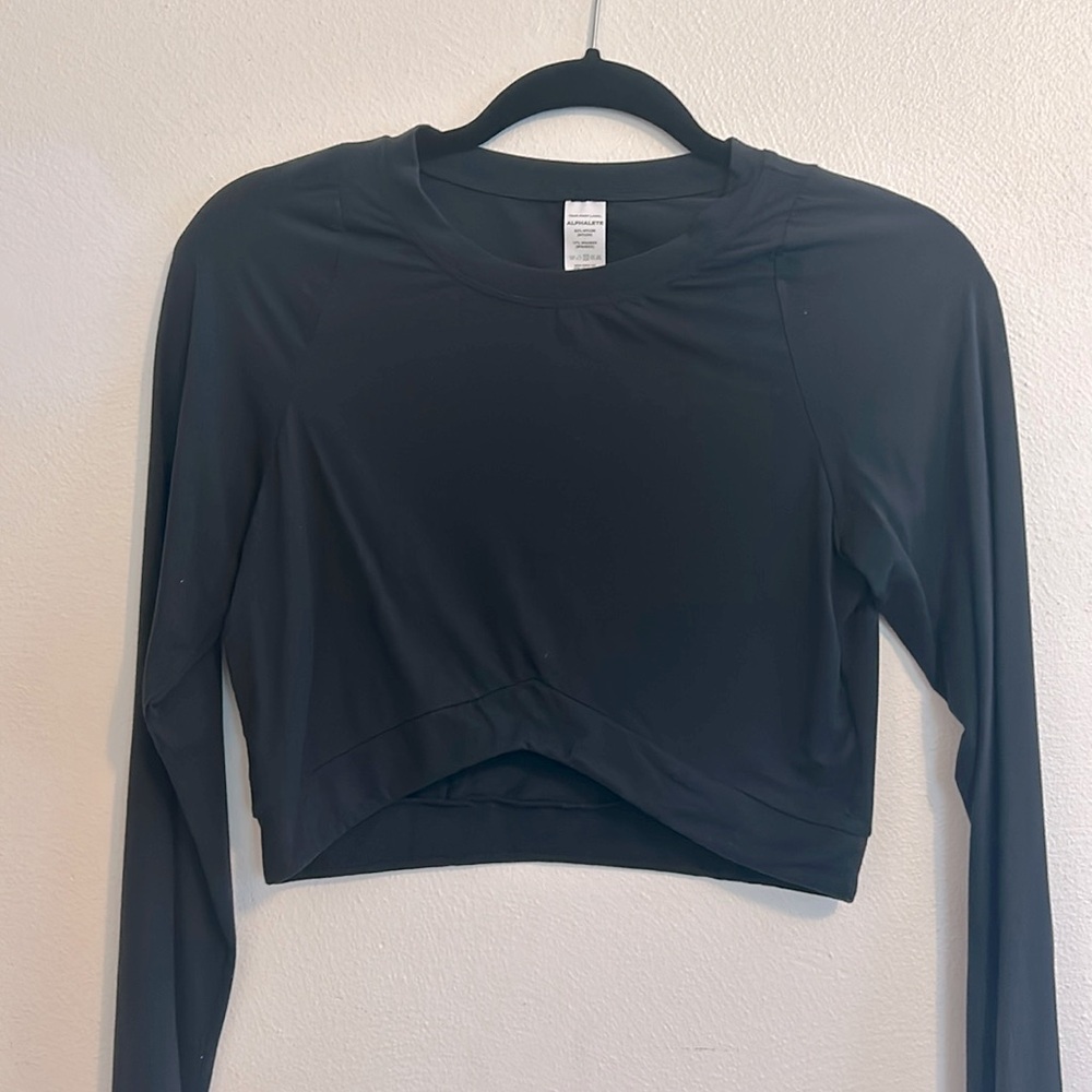 ALPHALETE Long sleeve Athletic Crop Top